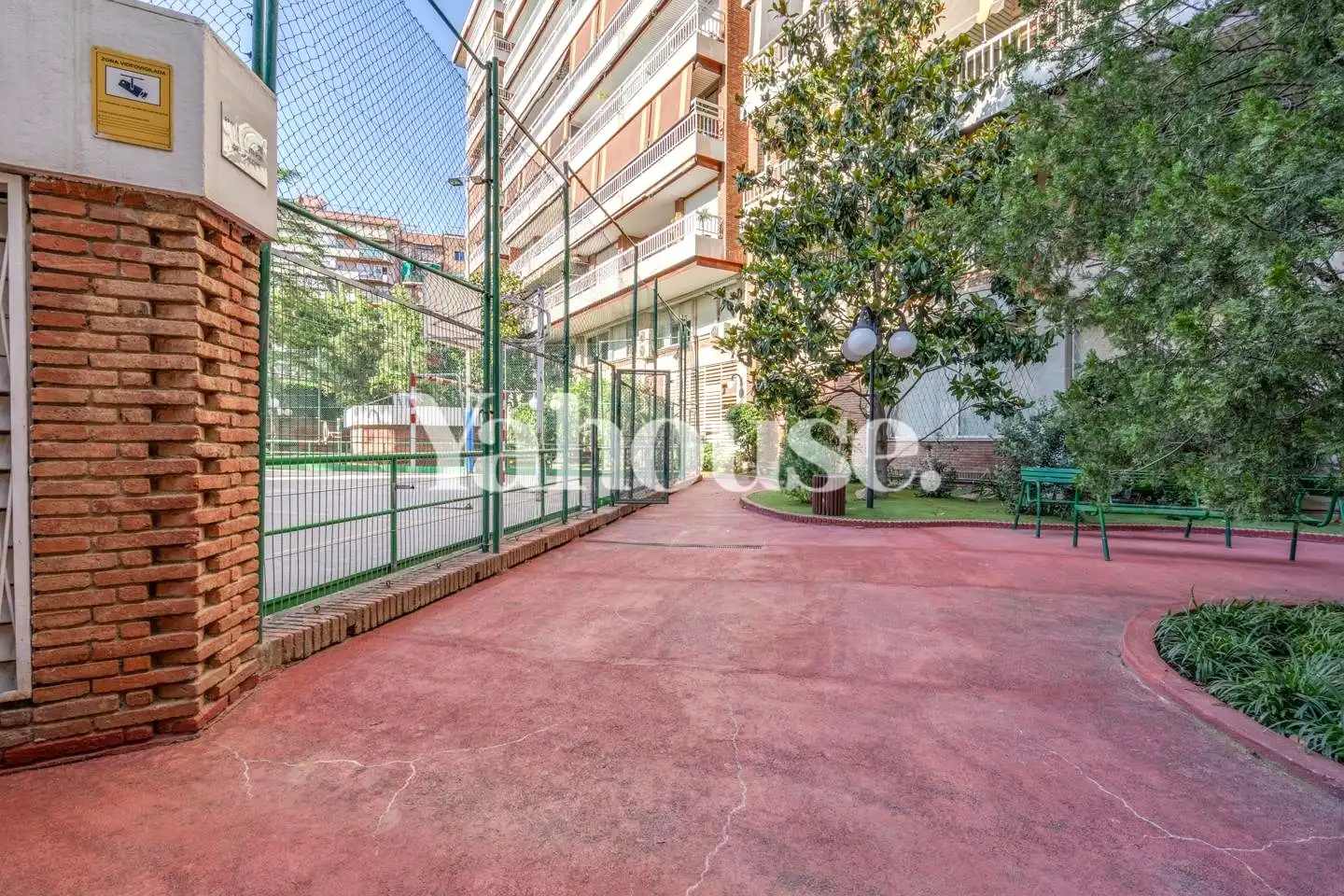 Außenansicht von Wohnung zum Verkauf in Barcelona mit Klimaanlage, Heizung und Terrasse
