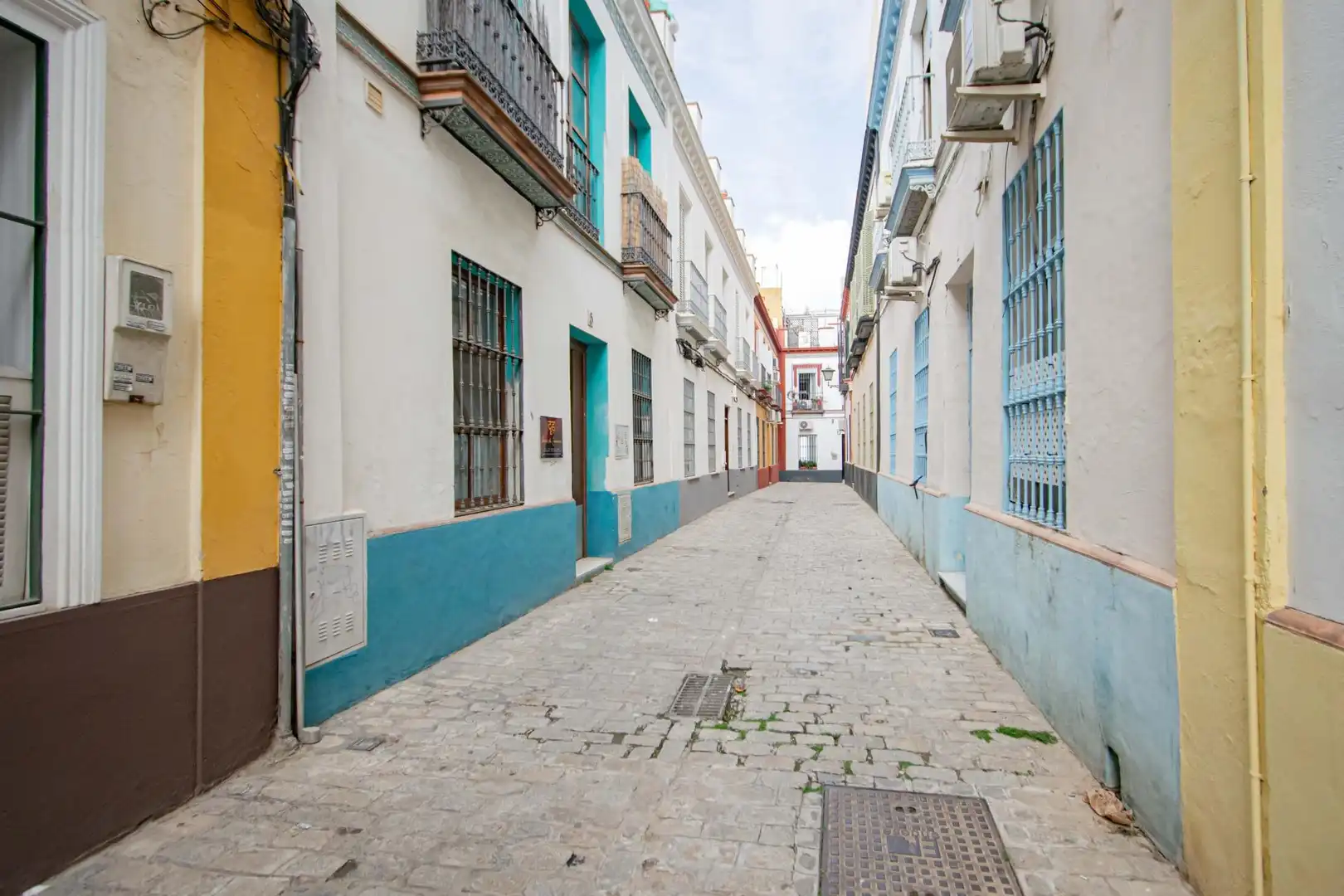 Vista exterior de Casa o xalet en venda en Sevilla amb Aire condicionat i Balcó