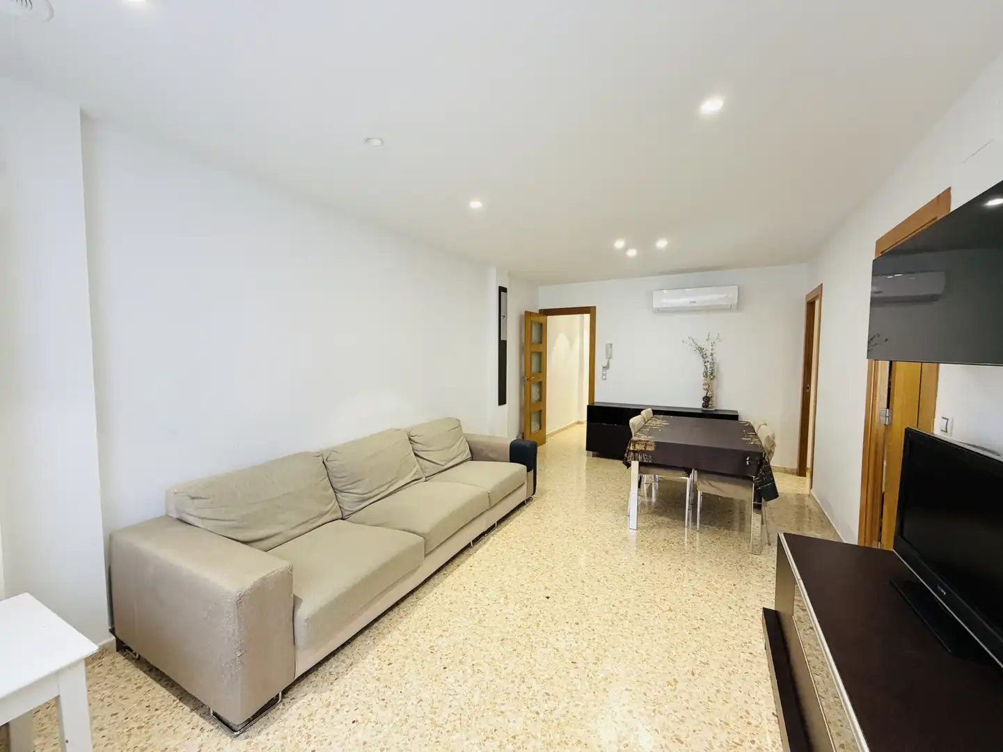 Wohnzimmer von Wohnung zum Verkauf in Rafelbuñol / Rafelbunyol mit Klimaanlage, Terrasse und Balkon