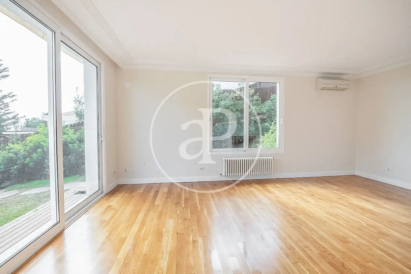 Living room of Houses for rent in Barcelona  with Air Conditioner, Heating and Private garden