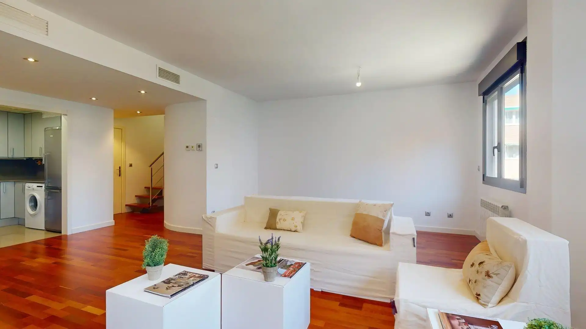 Sala de estar de Dúplex de alquiler en Zaragoza con Aire acondicionado, Calefacción y Balcón