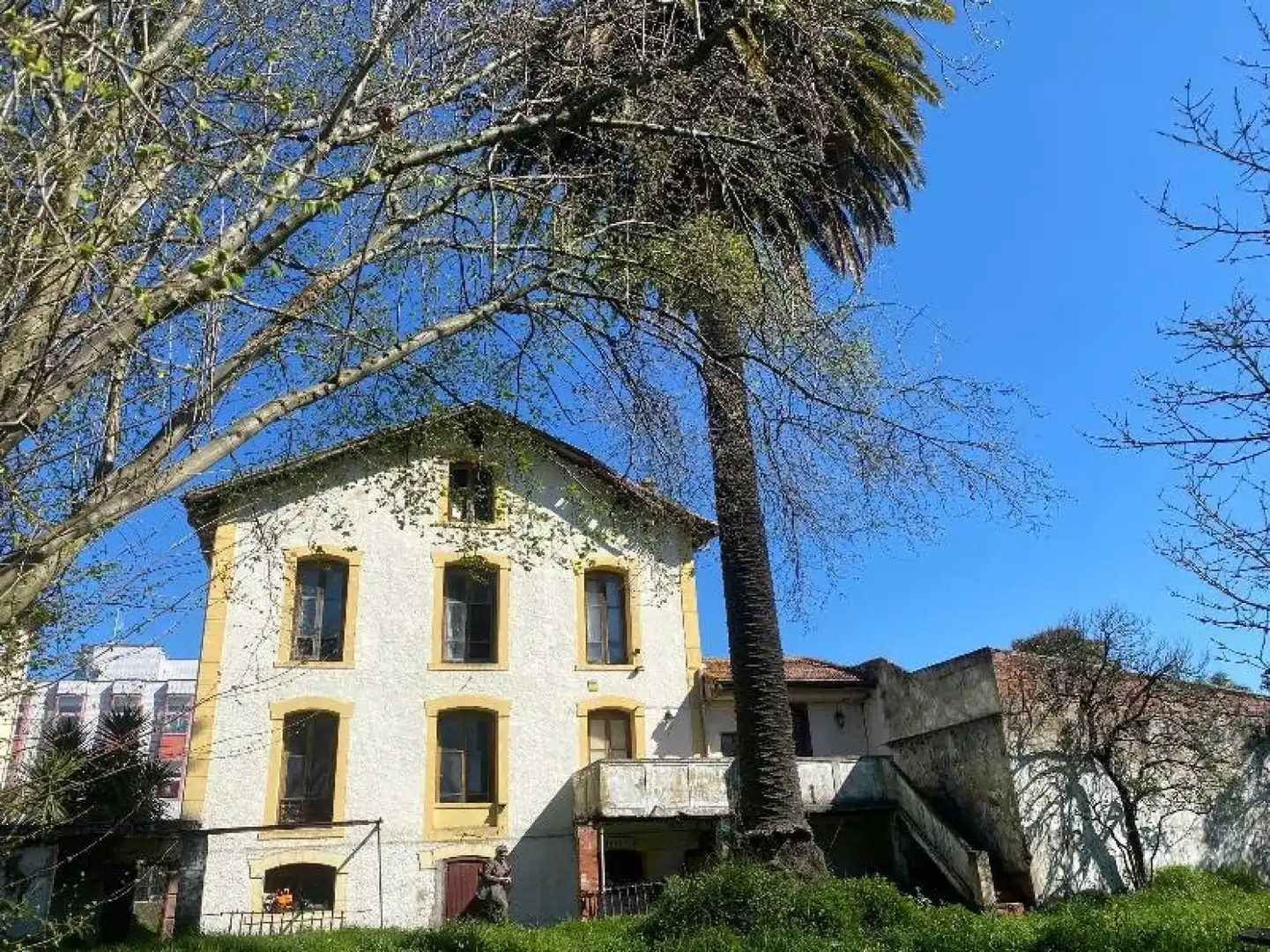 Vista exterior de Casa o chalet en venta en Torrelavega  con Calefacción, Jardín privado y Terraza