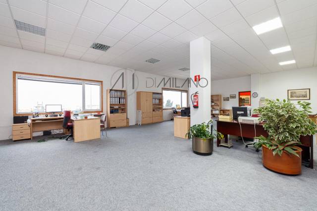 Local comercial en Venta en Berbés - Peritos