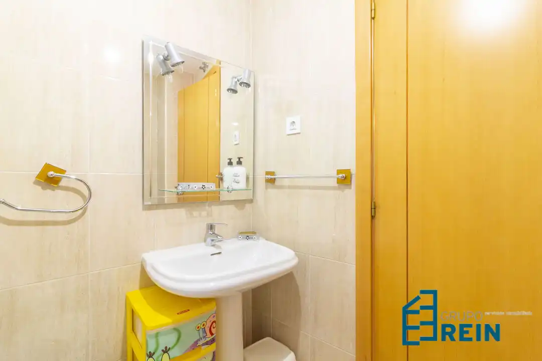 Bathroom of Flat for sale in Recas  with Air Conditioner and Heating