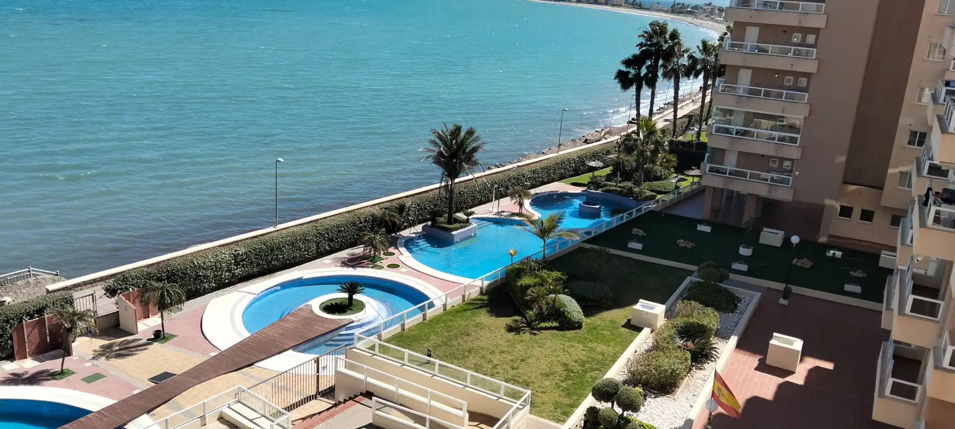 Schwimmbecken von Wohnung zum Verkauf in La Manga del Mar Menor mit Klimaanlage, Heizung und Privatgarten