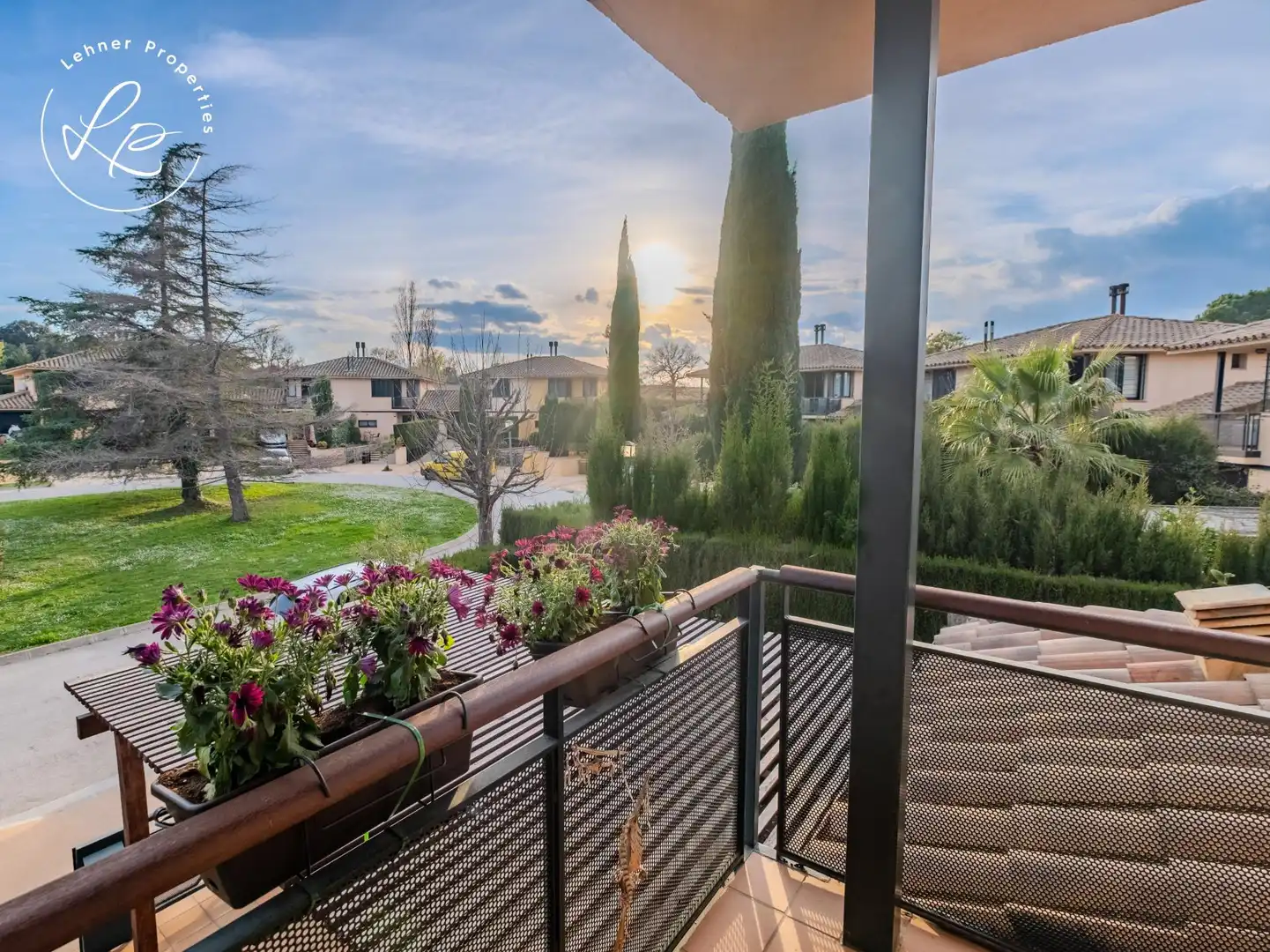 Terraza de Casa adosada en venta en Navata con Calefacción, Jardín privado y Piscina