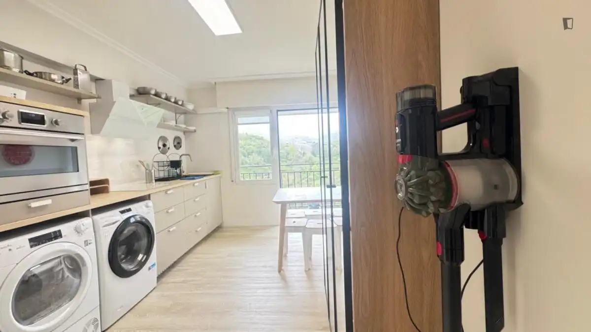 Cocina de Apartamento para compartir en Bilbao  con Amueblado, Horno y Lavadora
