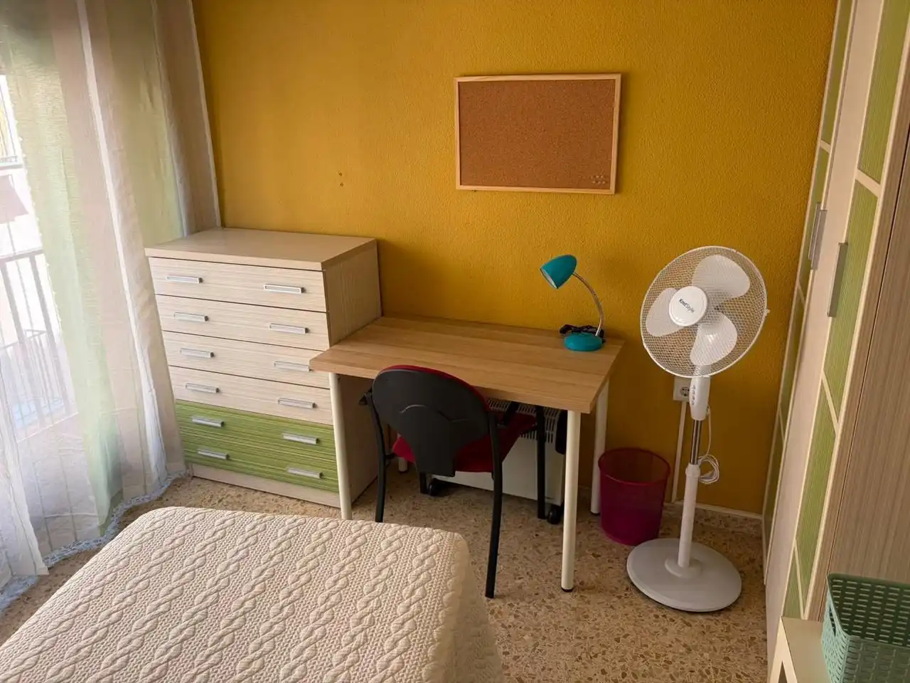 Schlafzimmer von Wohnung zur Miete in Granada mit Möbliert