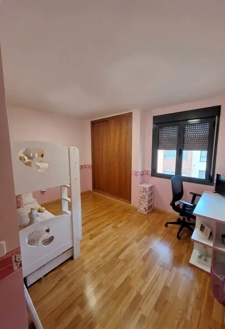 Habitación de Casa adosada en venta en Ciudad Real con Aire acondicionado, Calefacción y Jardín privado