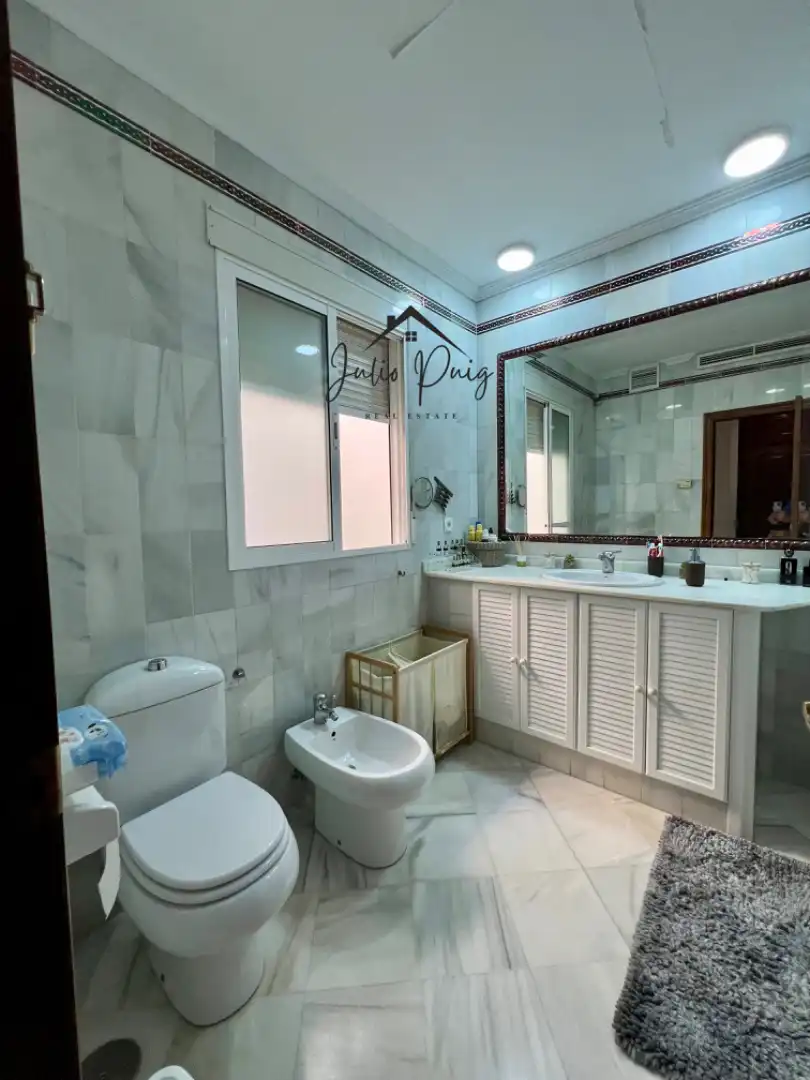 Baño de Casa o chalet en venta en La Puebla del Río con Aire acondicionado, Terraza y Balcón