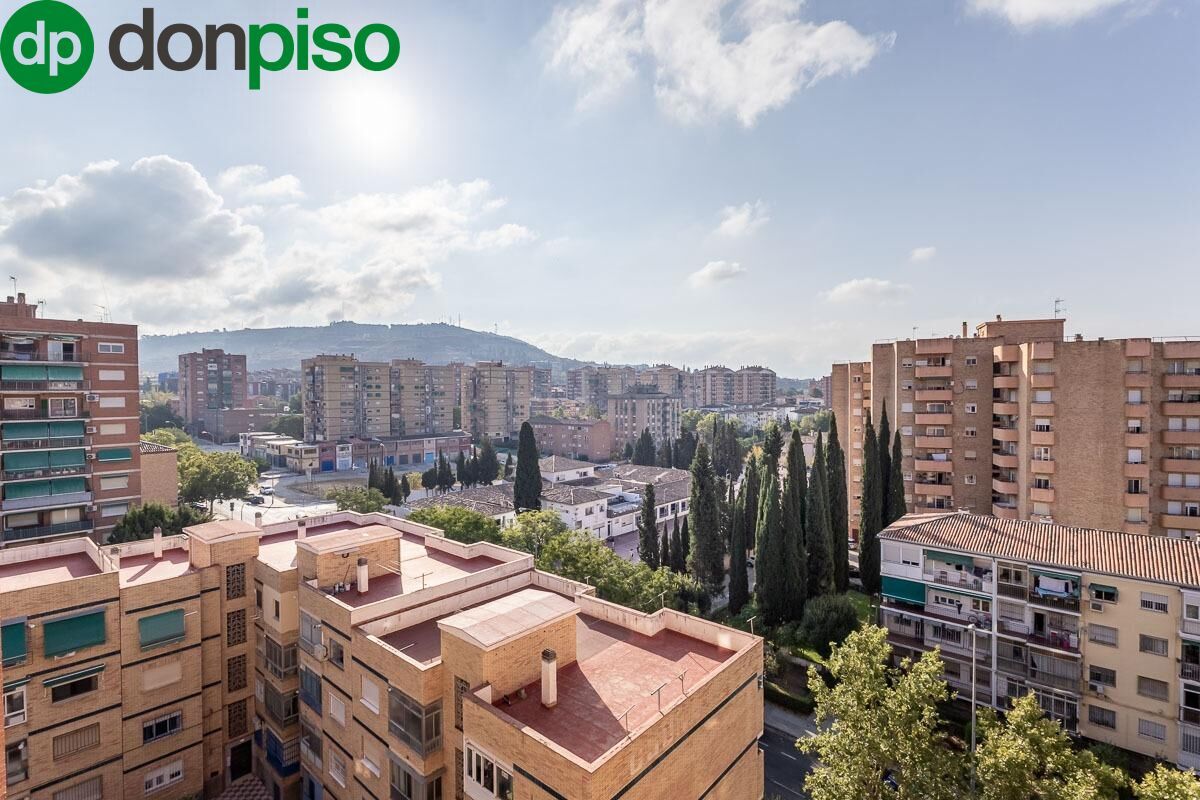 Exterior view of Flat for sale in  Granada Capital  with Balcony
