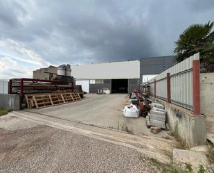Vista exterior de Nau industrial de lloguer en Solsona