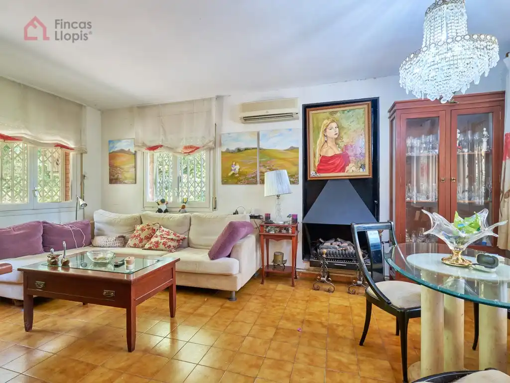 Sala d'estar de Casa o xalet en venda en Corbera de Llobregat amb Aire condicionat, Calefacció i Jardí privat