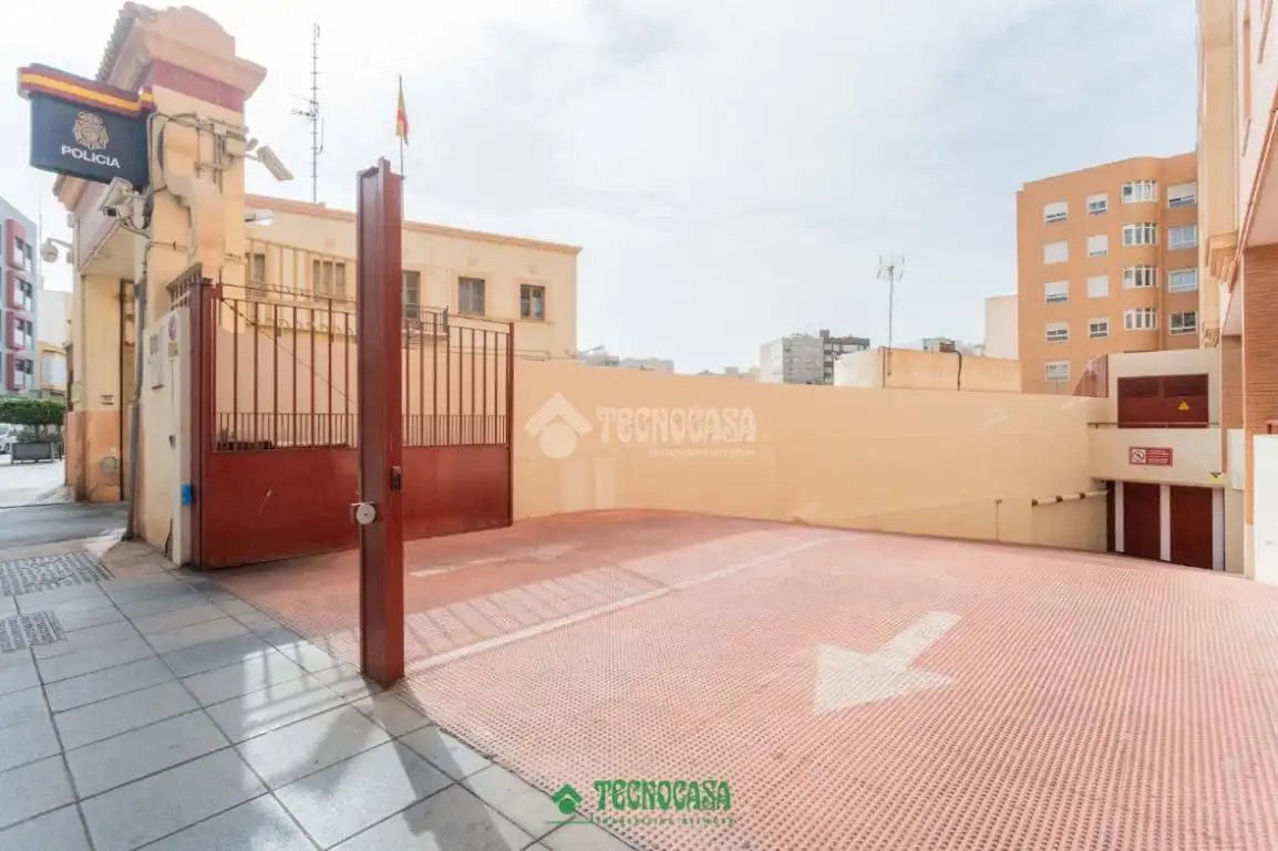 Terrassa de Pis en venda en Almería amb Aire condicionat