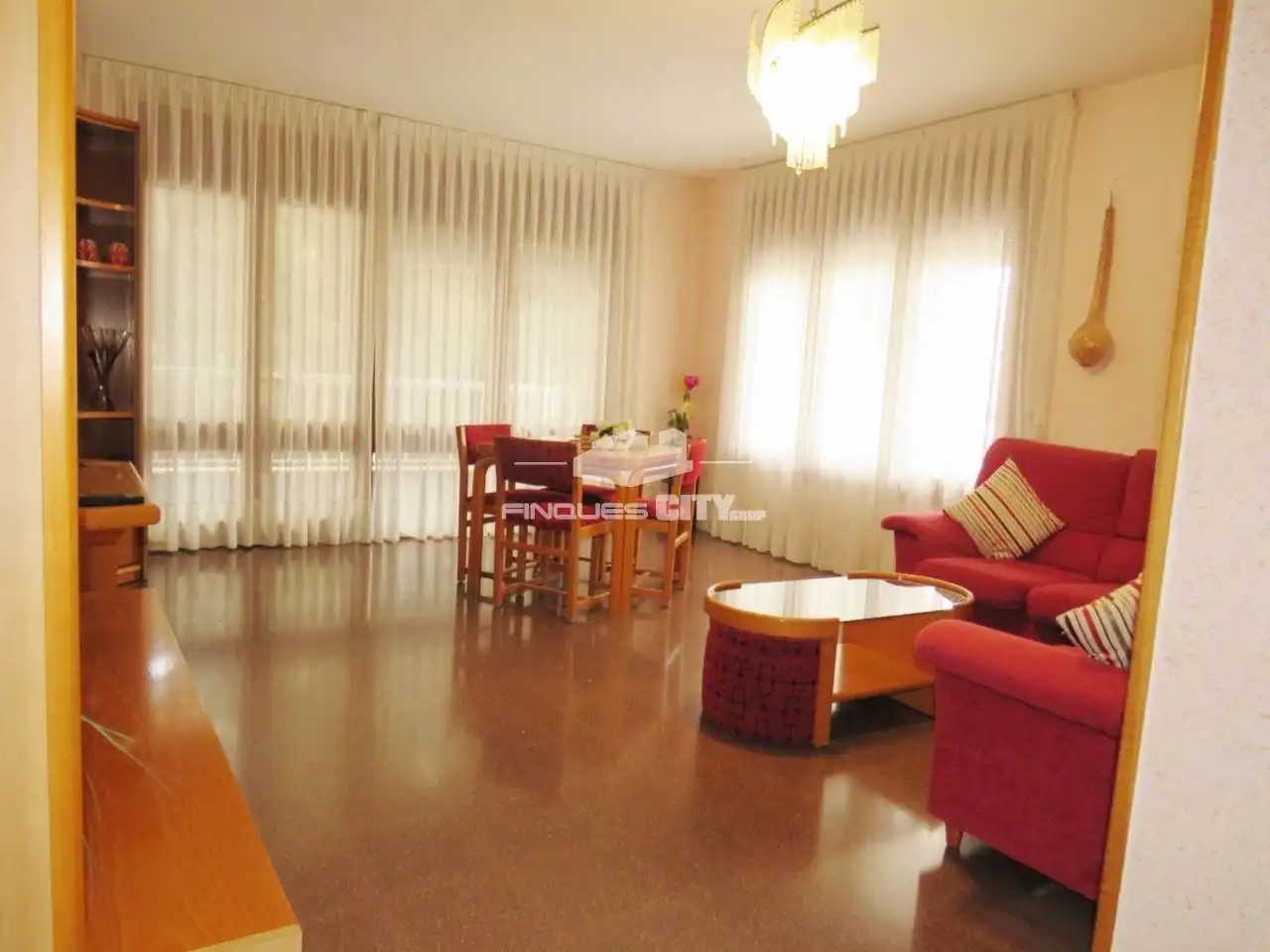 Sala de estar de Piso de alquiler en Calella con Aire acondicionado, Calefacción y Terraza