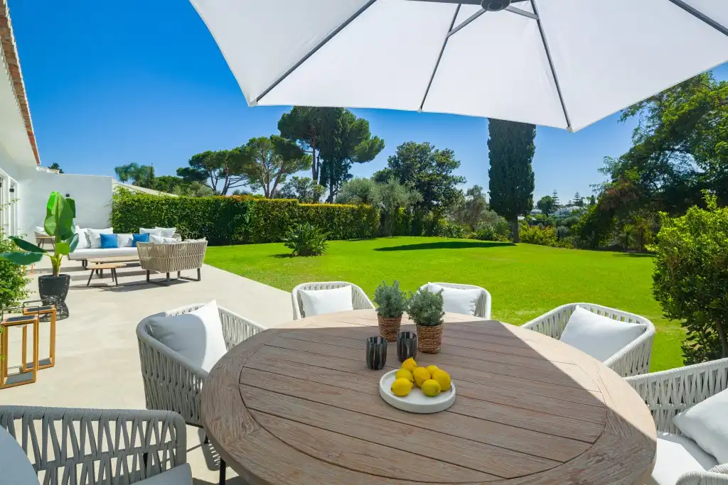 Chalet con jardín en venta en Nueva Andalucía, imagen 2