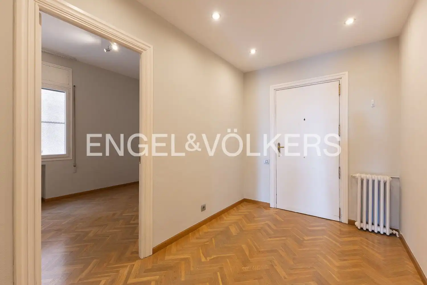 Wohnung zur Miete in Valencia mit Klimaanlage, Heizung und Parkett