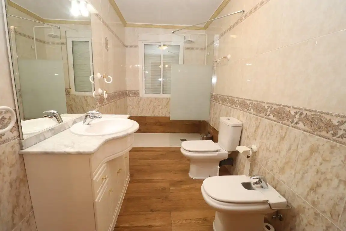 Baño de Casa o chalet de alquiler en Guaro con Jardín privado, Terraza y Trastero