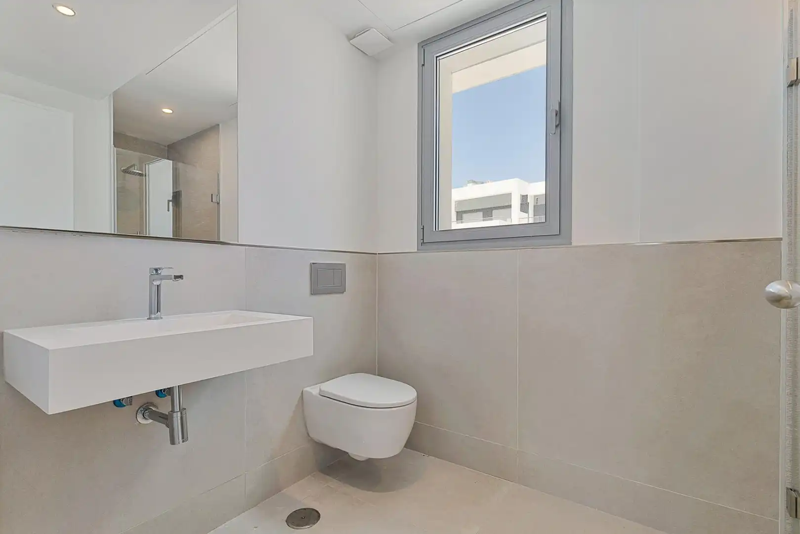 Baño de Casa adosada en venta en Marbella con Aire acondicionado, Calefacción y Jardín privado