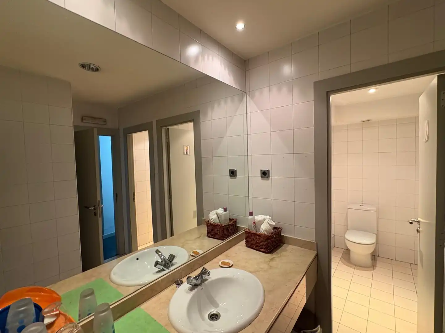Baño de Local de alquiler en Madrid con Aire acondicionado y Calefacción