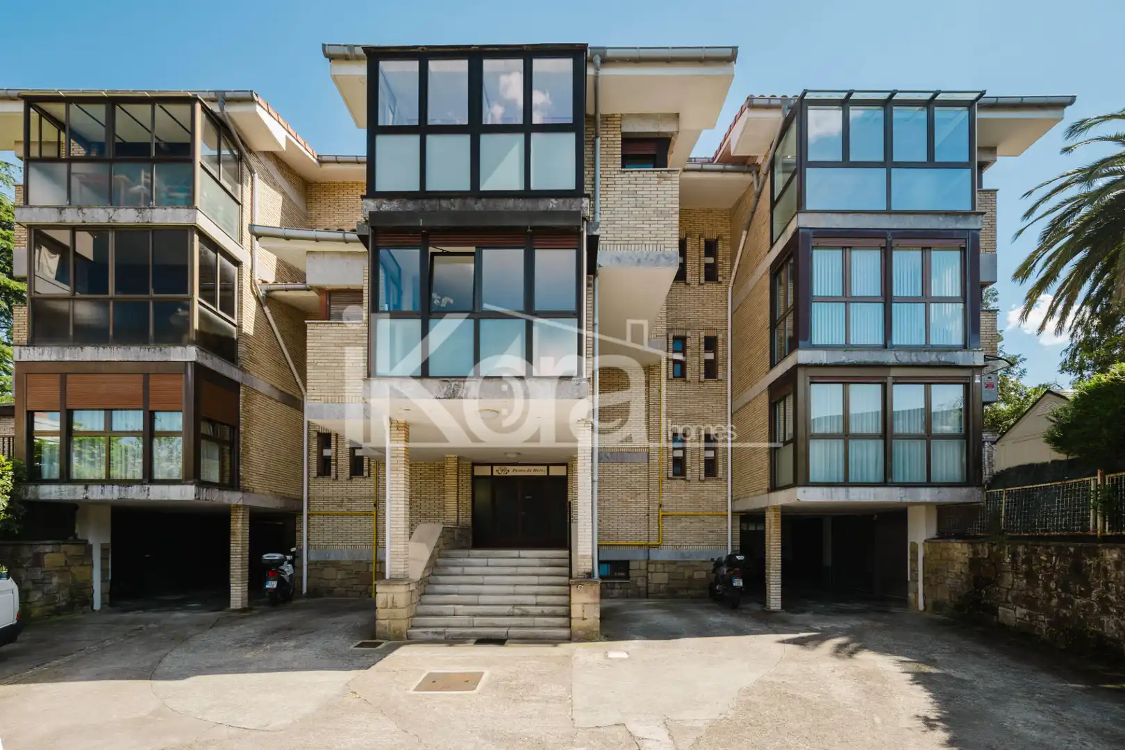 Vista exterior de Dúplex en venda en Donostia - San Sebastián  amb Forn, Rentadora i Microones