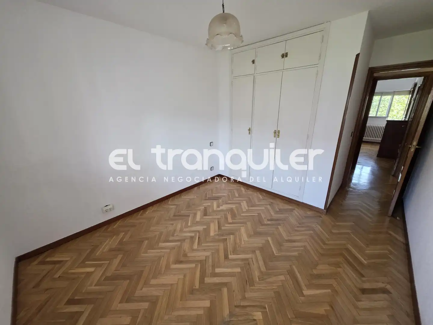 Bedroom of Flat for rent in Madrid  with Parquet flooring, Terrace and Furnished