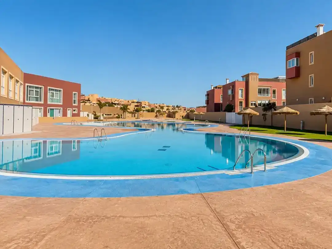 Piscina de Dúplex de lloguer en La Oliva amb Jardí privat, Piscina i Moblat