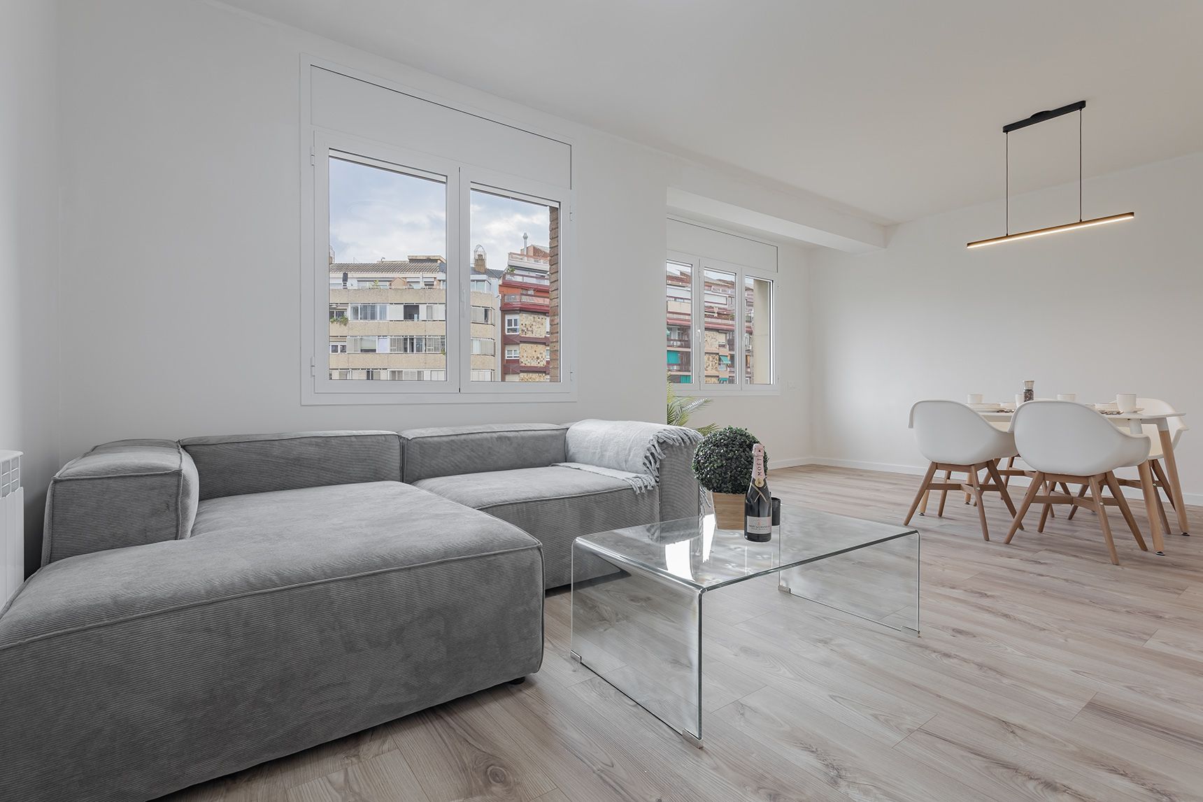 Sala de estar de Piso en venta en  Barcelona Capital con Aire acondicionado, Parquet y Amueblado