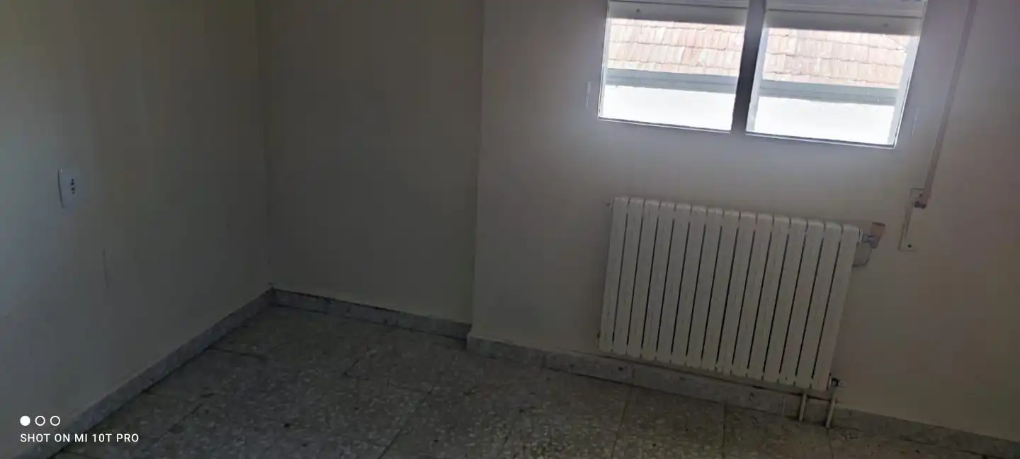 Dormitori de Casa o xalet en venda en Ourense Capital  amb Calefacció i Jardí privat