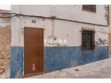 Casa aparellada en venda a Calle Castillo