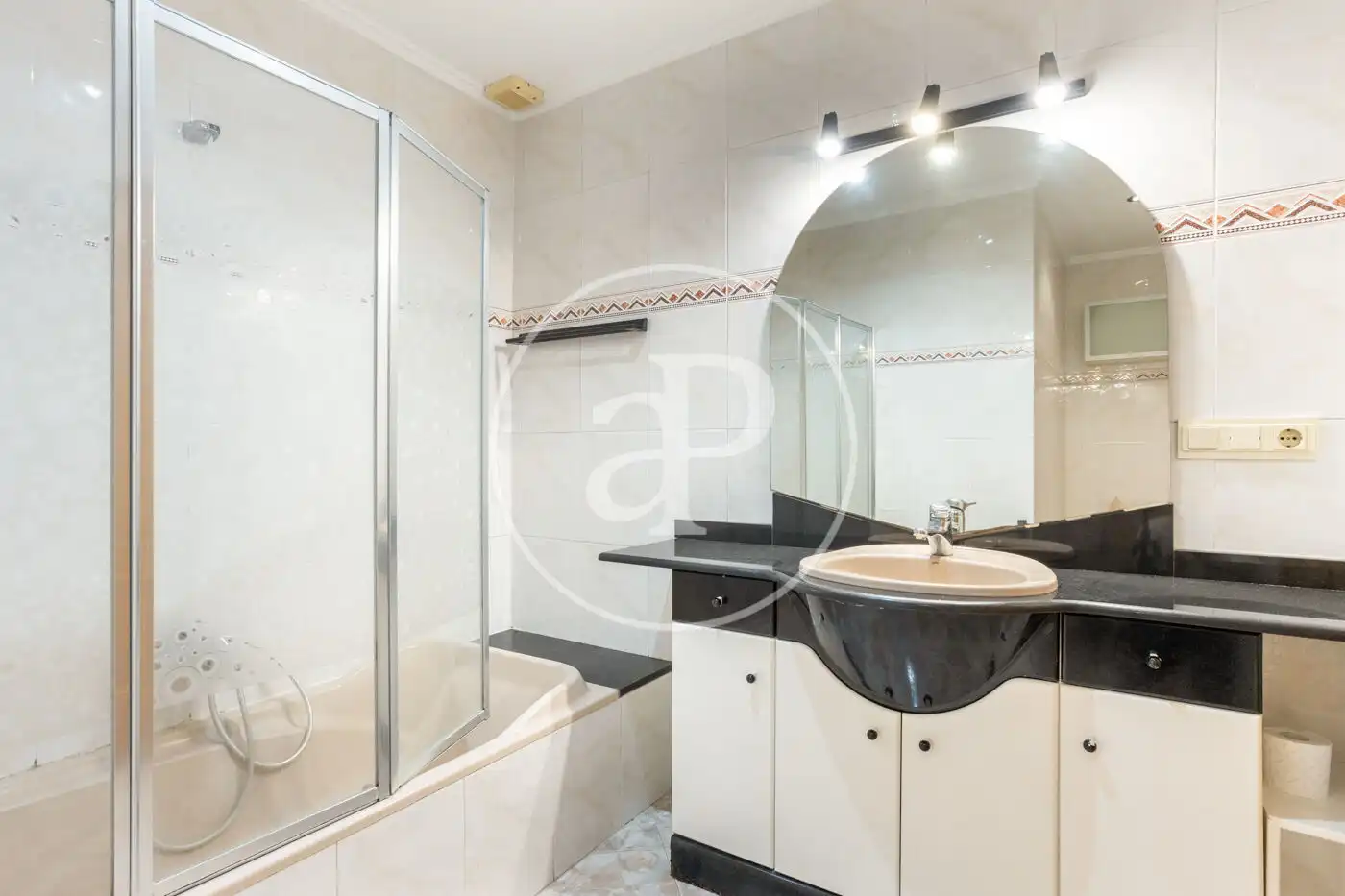 Badezimmer von Wohnung zum Verkauf in Valencia mit Klimaanlage, Heizung und Privatgarten