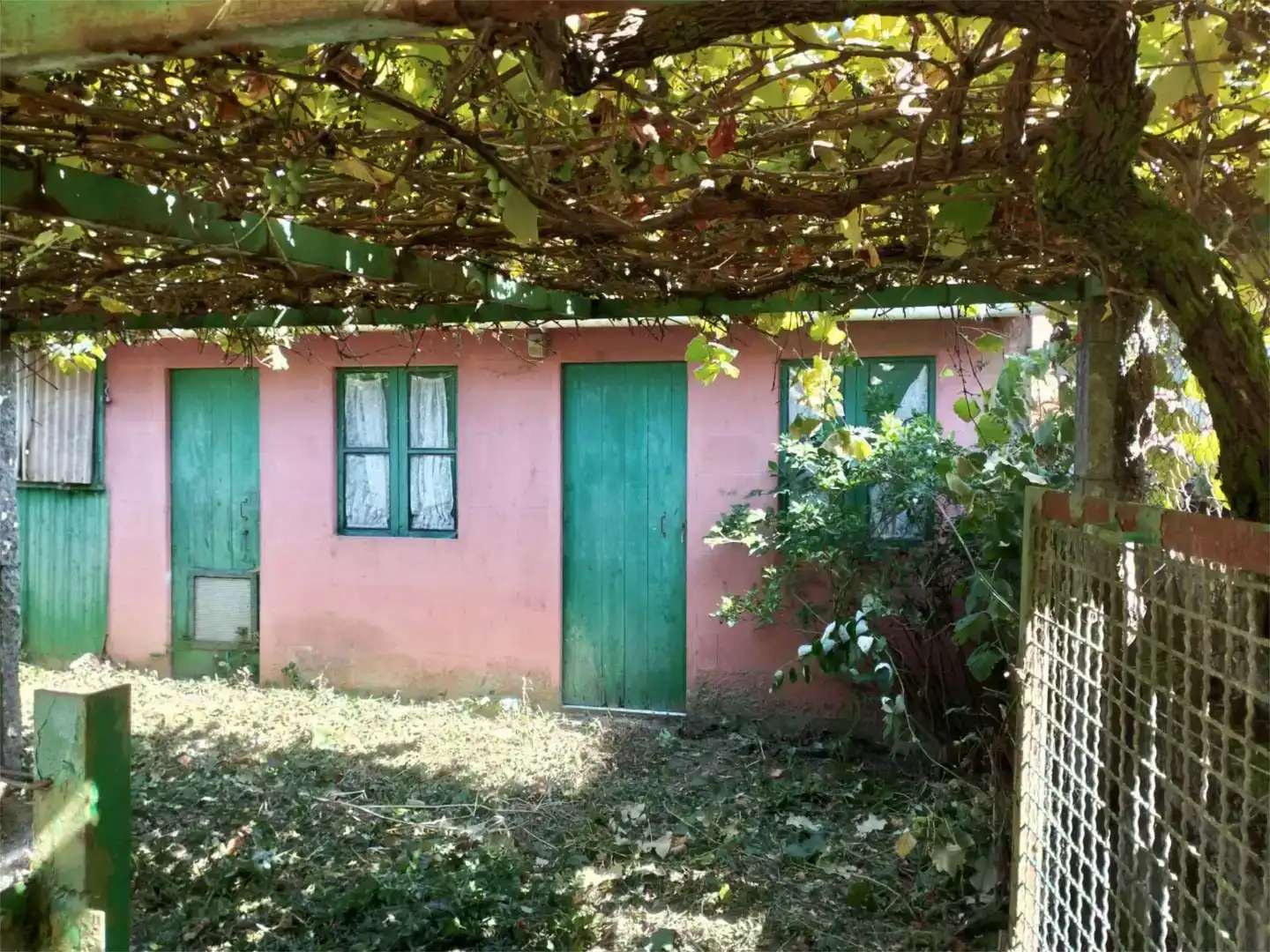 Vista exterior de Casa adosada en venda en Caldas de Reis amb Jardí privat, Traster i Moblat