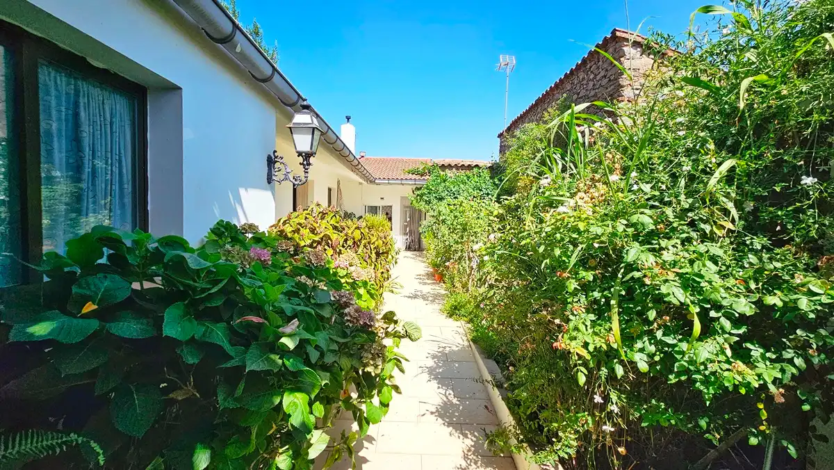 Vista exterior de Casa o chalet en venta en Santa Ana la Real con Aire acondicionado, Calefacción y Jardín privado