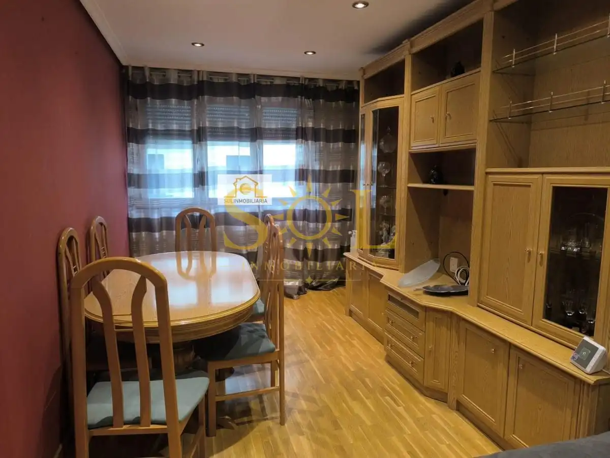 Comedor de Piso en venta en Ponferrada con Calefacción, Parquet y Trastero