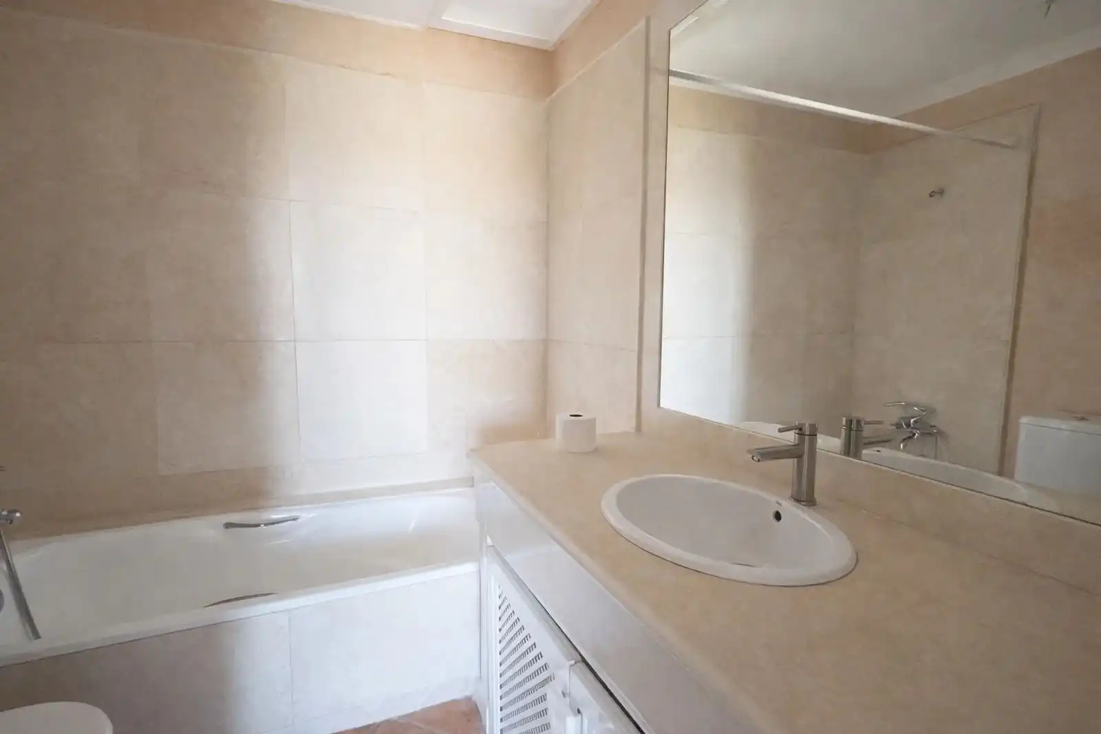 Bany de Casa adosada en venda en Sotogrande amb Terrassa, Balcó i Piscina comunitària