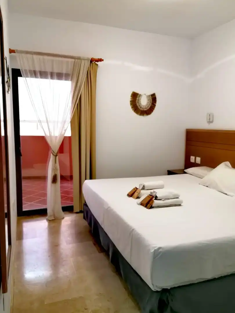 Schlafzimmer von Wohnung zum Verkauf in Manilva mit Klimaanlage, Terrasse und Möbliert