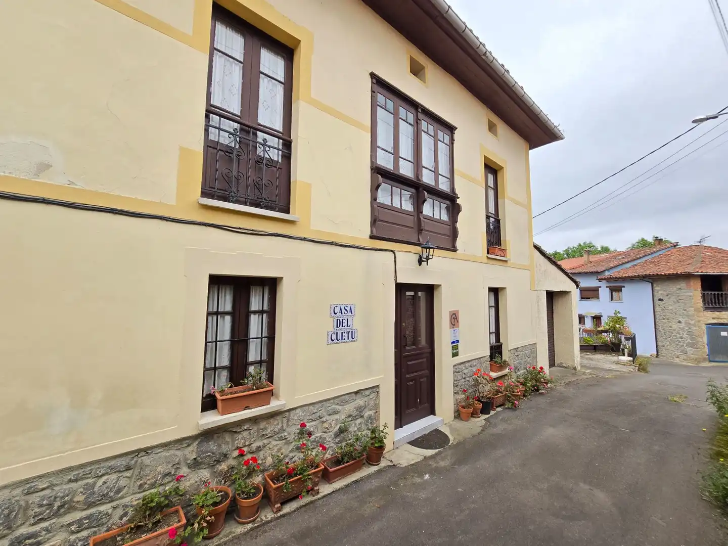 Vista exterior de Casa o xalet en venda en Llanes amb Calefacció, Terrassa i Traster