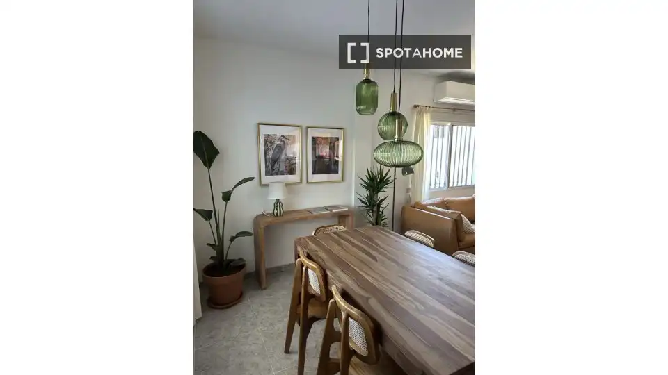 Menjador de Apartament per a compartir en L'Eliana amb Aire condicionat, Terrassa i Moblat