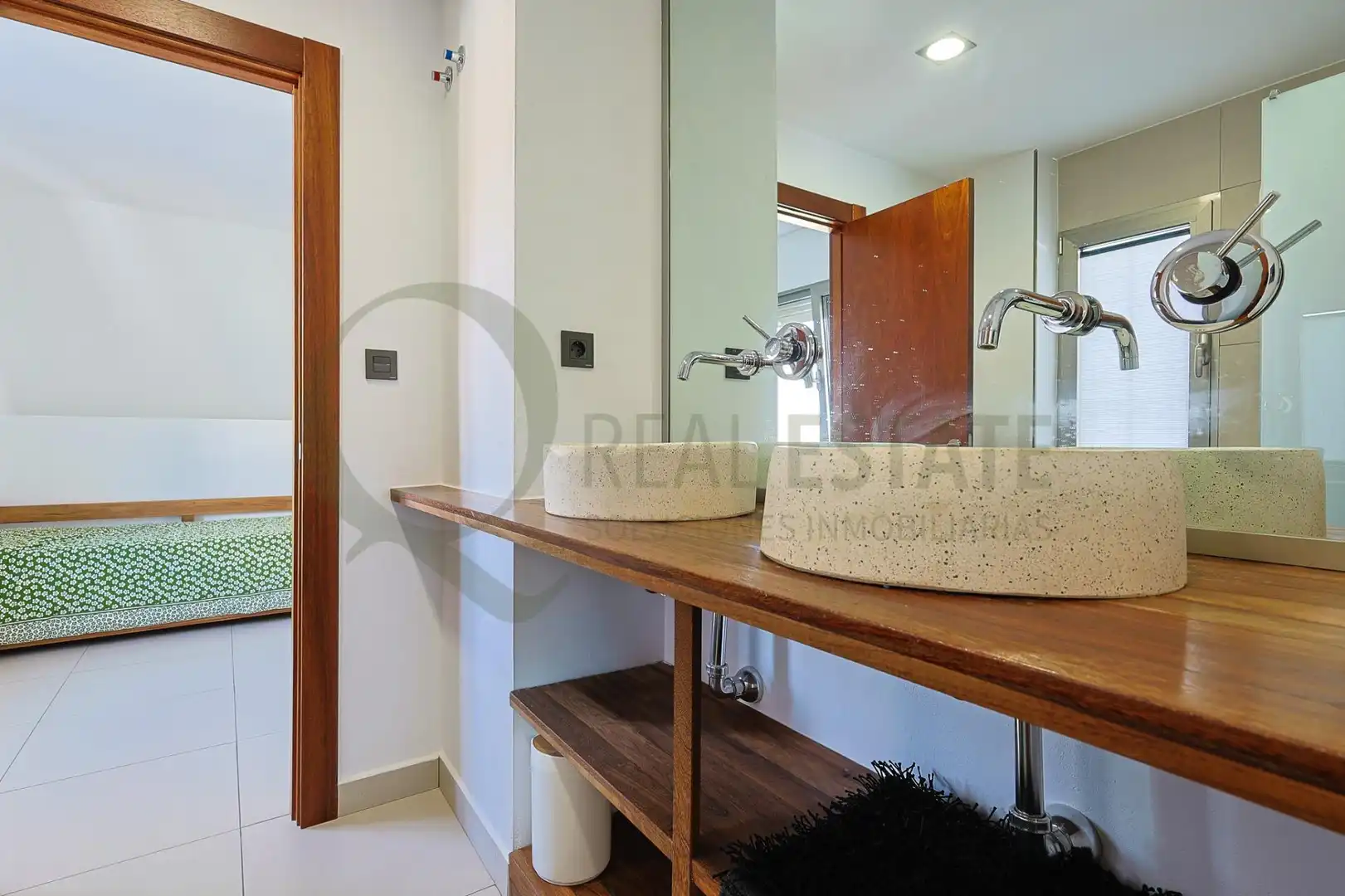 Bany de Casa o xalet en venda en Alicante / Alacant amb Aire condicionat, Calefacció i Jardí privat