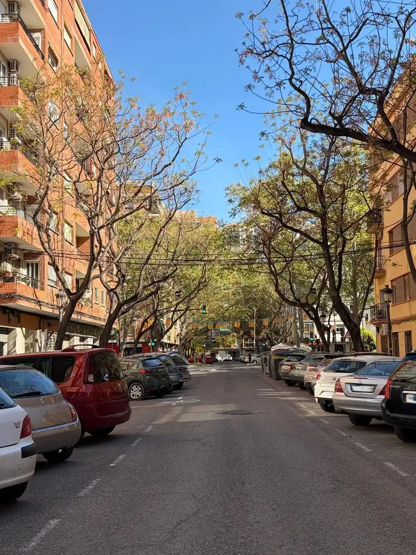 Außenansicht von Garage zum Verkauf in  Valencia Capital
