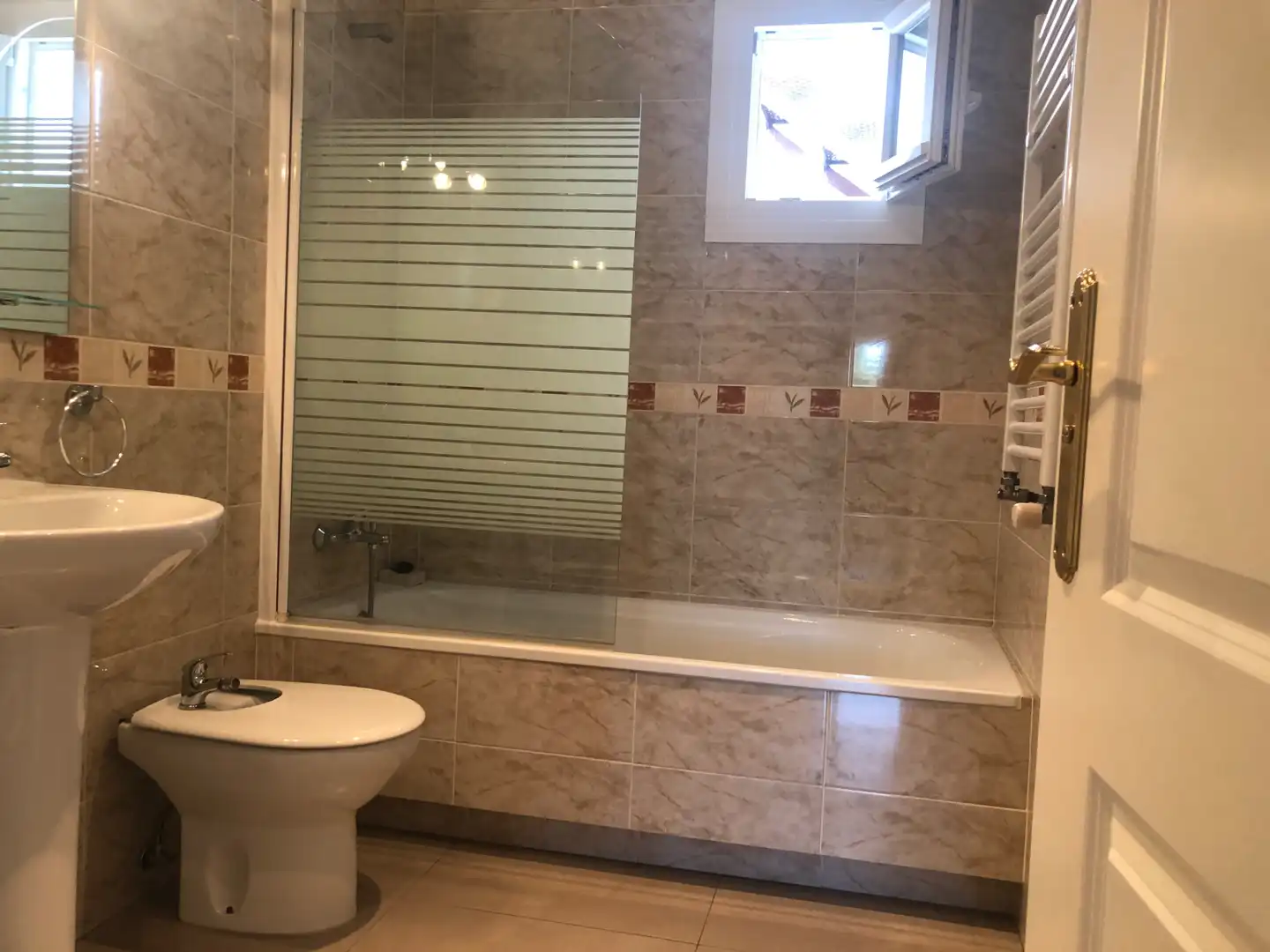 Badezimmer von Maisonette zur Miete in Collado Villalba mit Heizung, Privatgarten und Terrasse