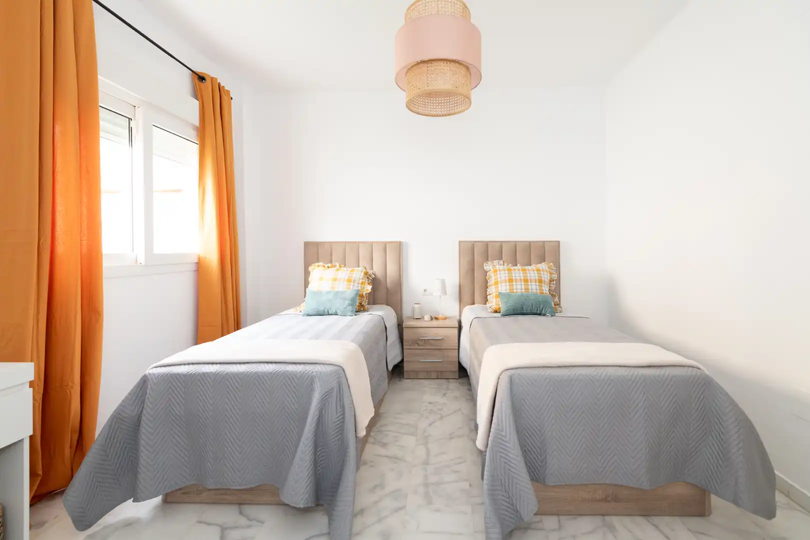 Habitación de Piso en venta en Estepona con Amueblado, Lavadora y Microondas