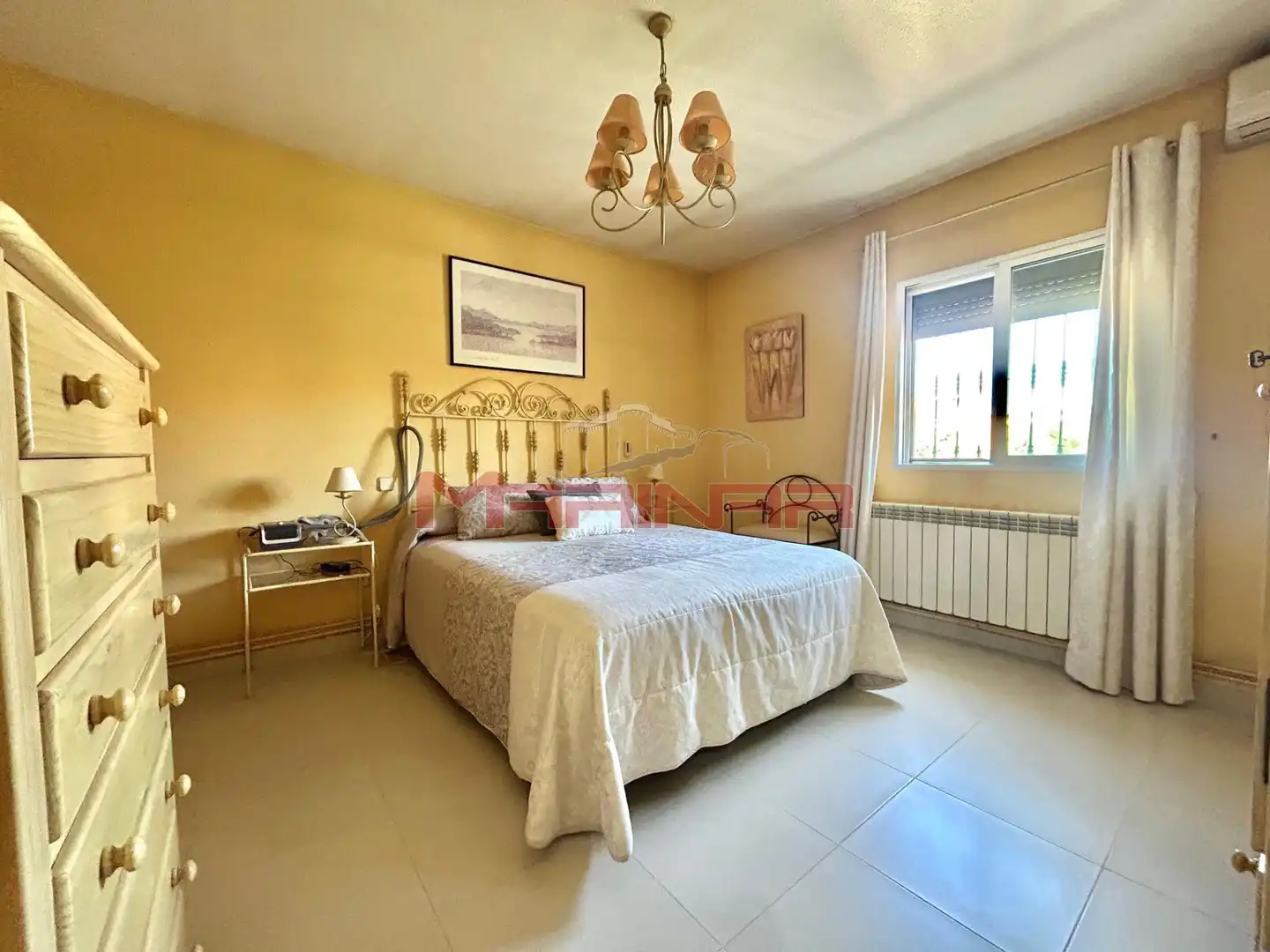 Schlafzimmer von Einfamilien-Reihenhaus zum Verkauf in Seseña mit Klimaanlage, Heizung und Privatgarten