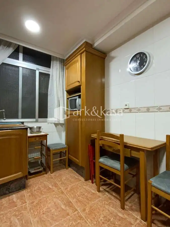 Küche von Wohnung zur Miete in Valencia mit Klimaanlage, Abstellraum und Möbliert