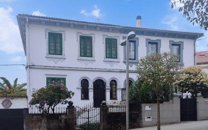 Vista exterior de Casa adosada en venda en Santiago de Compostela  amb Jardí privat