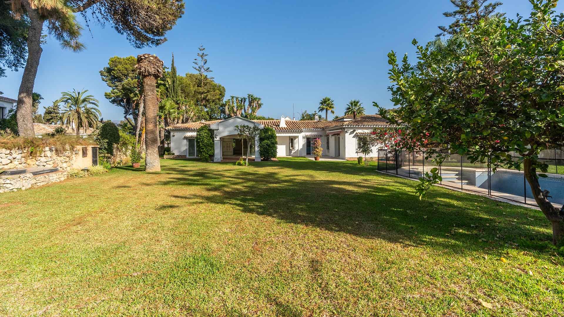 Jardí de Casa o xalet en venda en Estepona amb Calefacció, Jardí privat i Terrassa