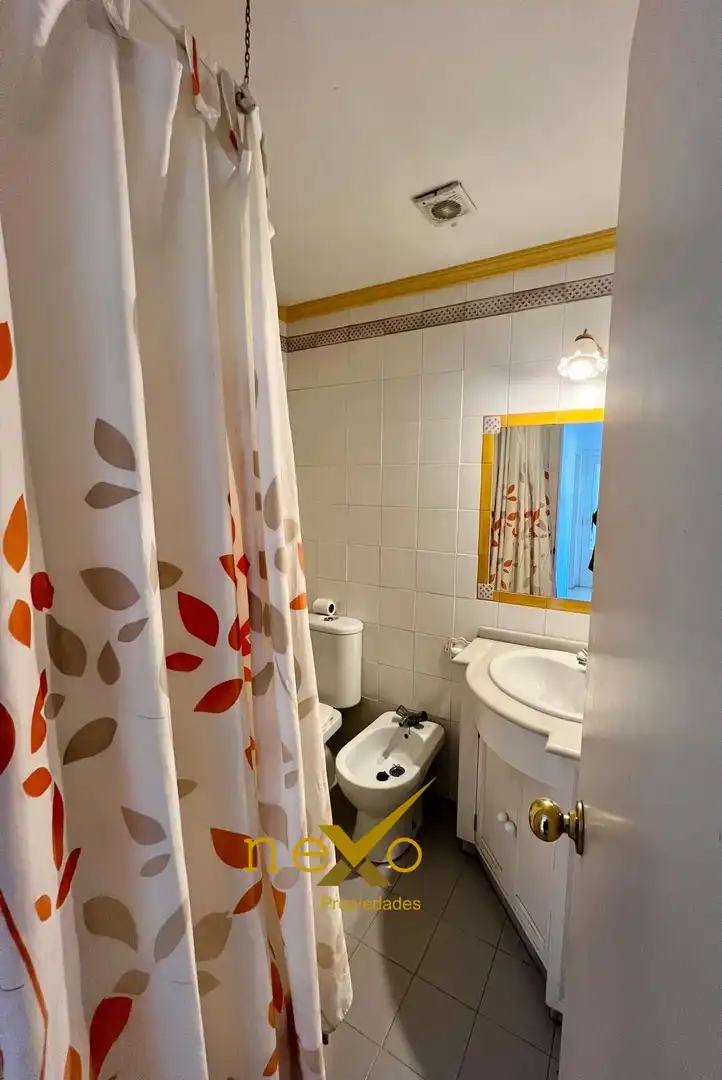 Baño de Piso en venta en Carmona con Aire acondicionado y Trastero