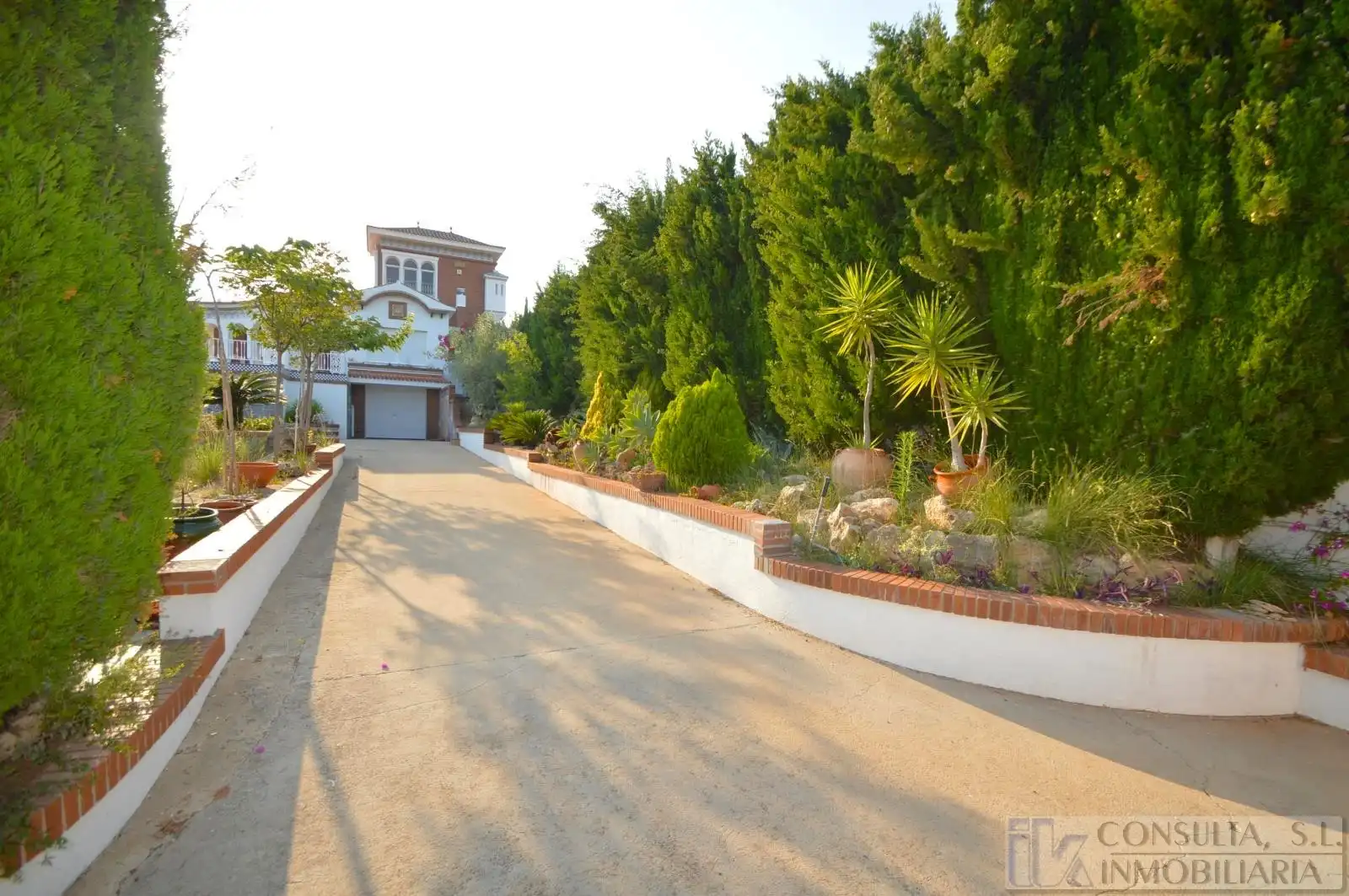Vista exterior de Casa o xalet en venda en Vinaròs amb Jardí privat, Terrassa i Piscina