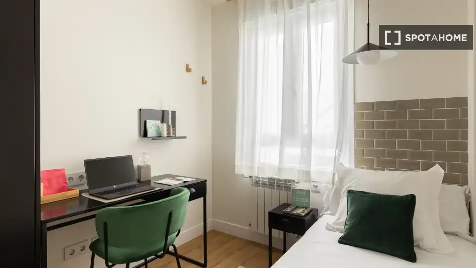 Bedroom of Flat for rent in Bilbao   with Air Conditioner, Heating and Furnished