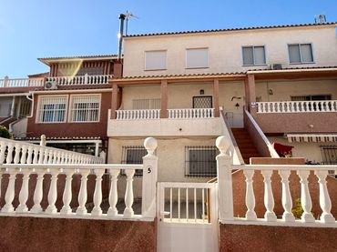 Adossat amb balcó en venda a MONTESINOS 1